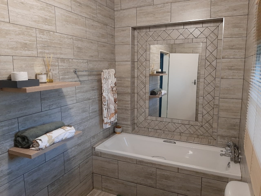 4 Bedroom Property for Sale in Bloemdal Free State
